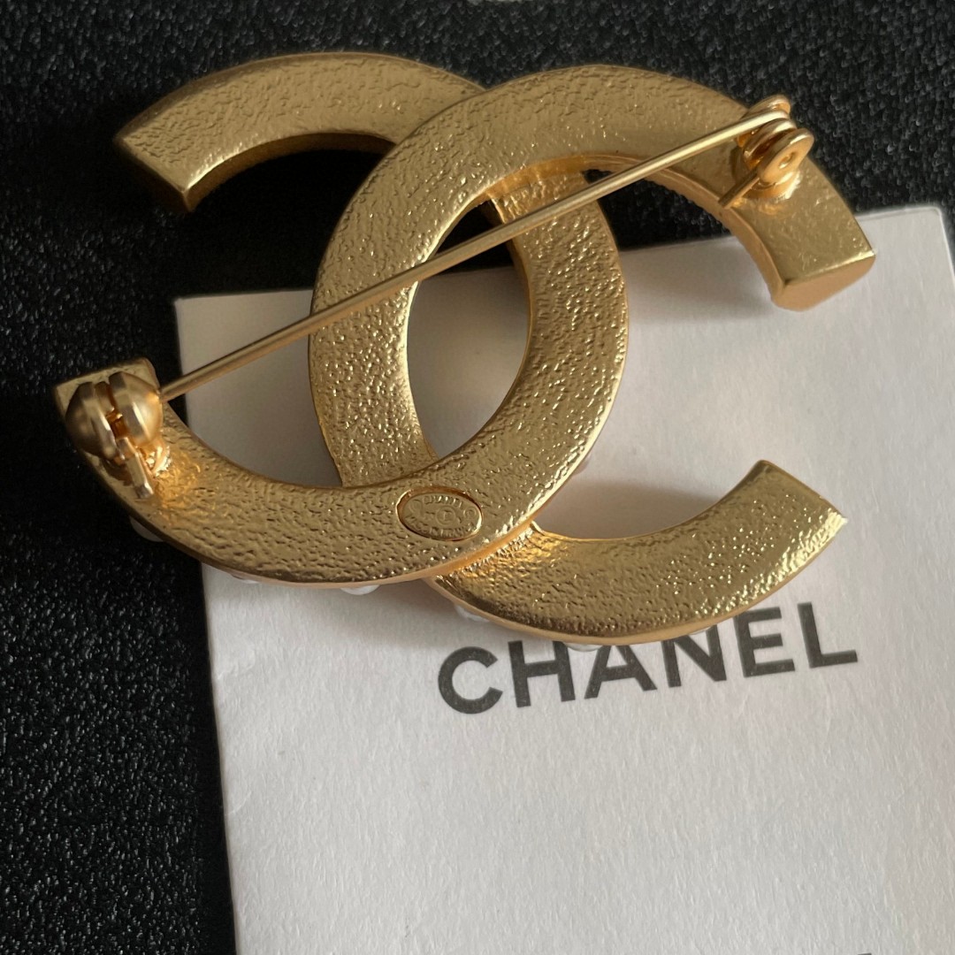 P198 CHANEL’S CLASSIC DOUBLE-C BROOCH - 图片 7