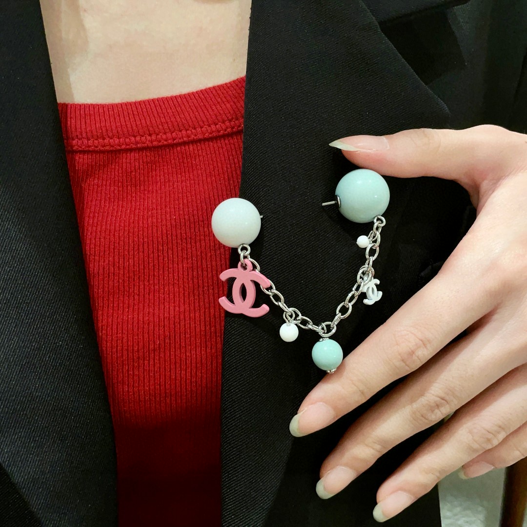 P187 CHANEL ✨DUPHAMPHETAMINE CHAIN COLOR BALL BROOCH