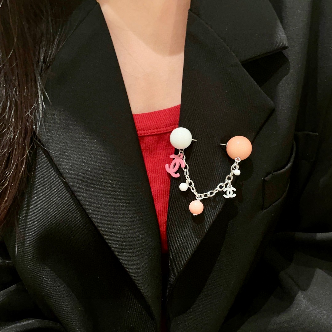 P187 CHANEL ✨DUPHAMPHETAMINE CHAIN COLOR BALL BROOCH