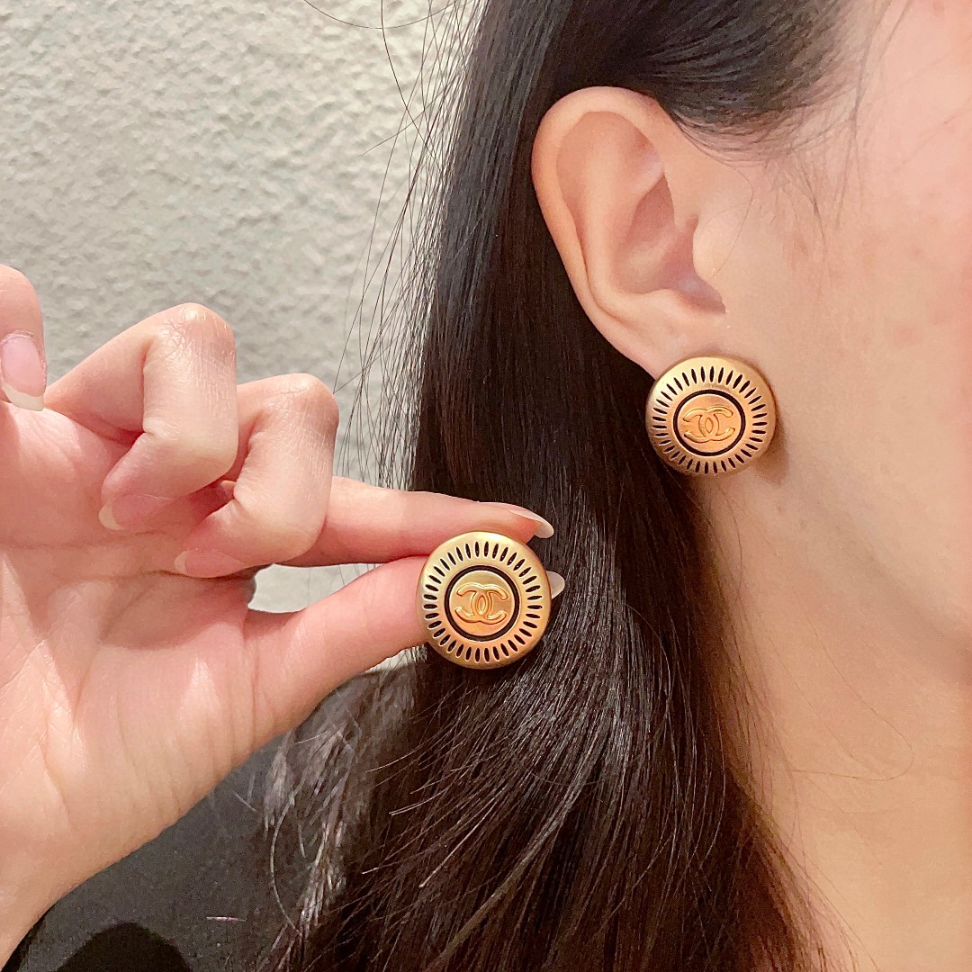  香奈儿✨经典双c耳钉
