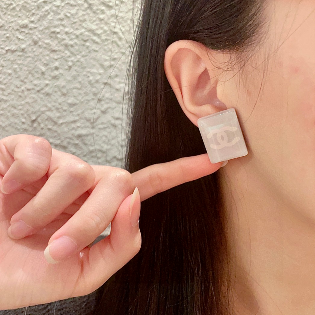   香奈儿✨方形双C耳钉