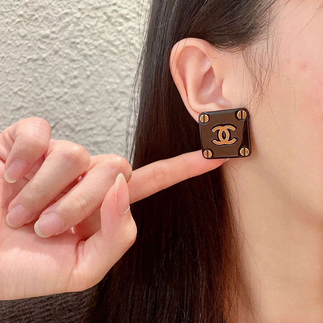  香奈儿✨方形双C耳钉
