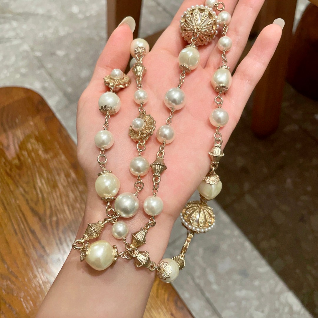  香奈儿✨珍珠双C毛衣链