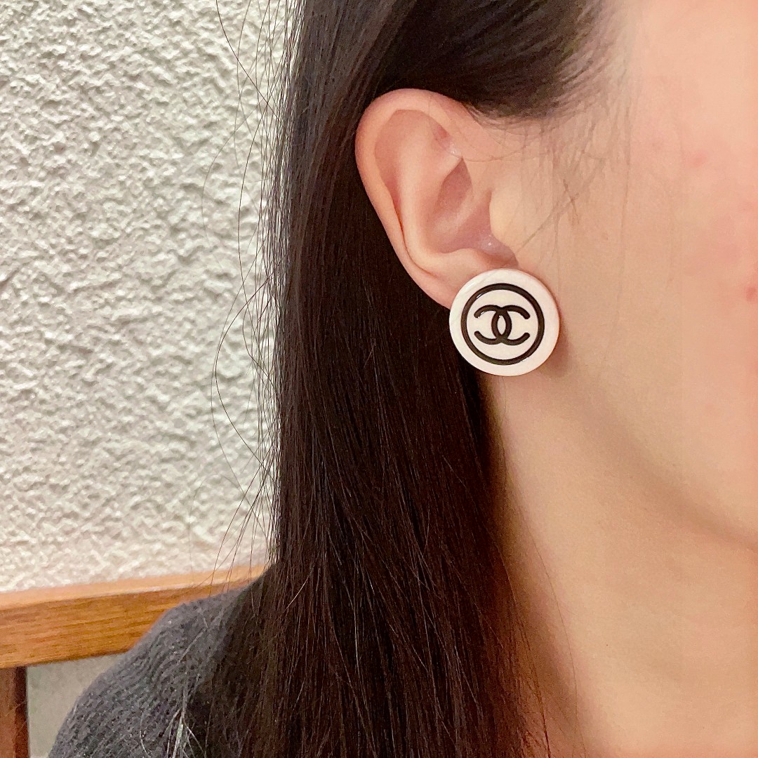  香奈儿✨圆形双C耳钉