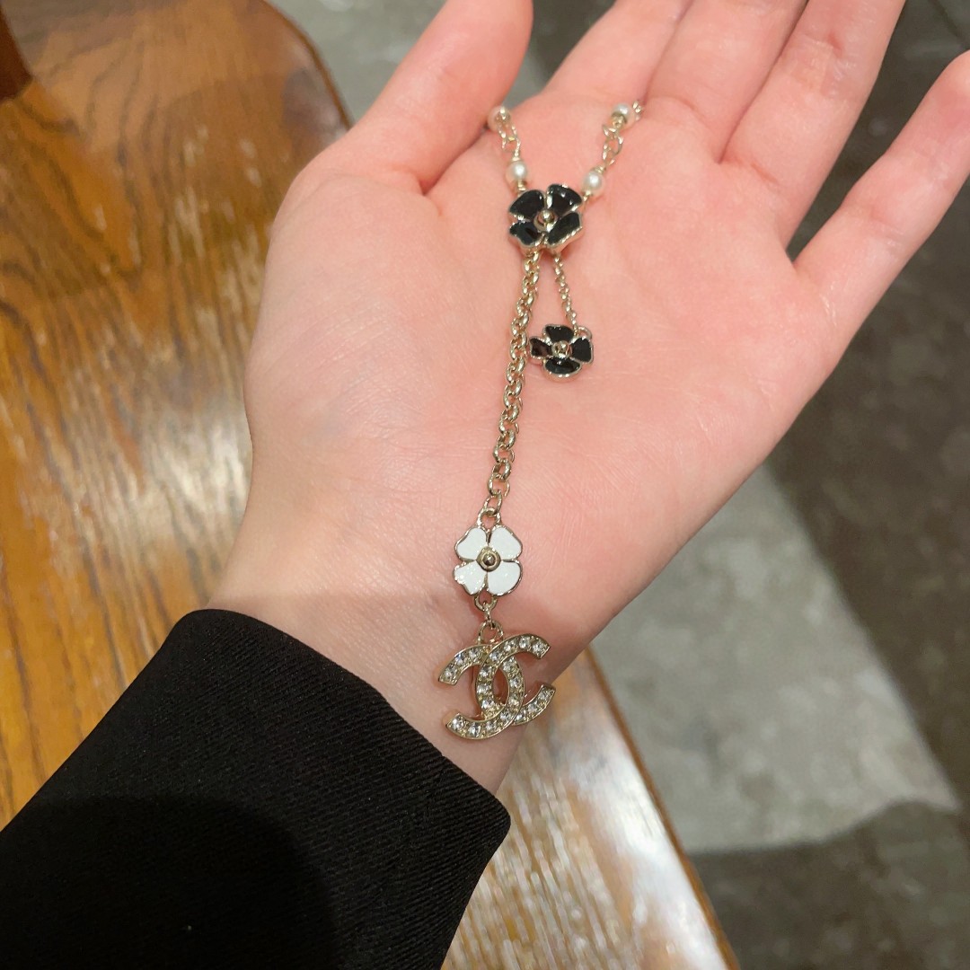  香奈儿✨山茶花🌸双C项链