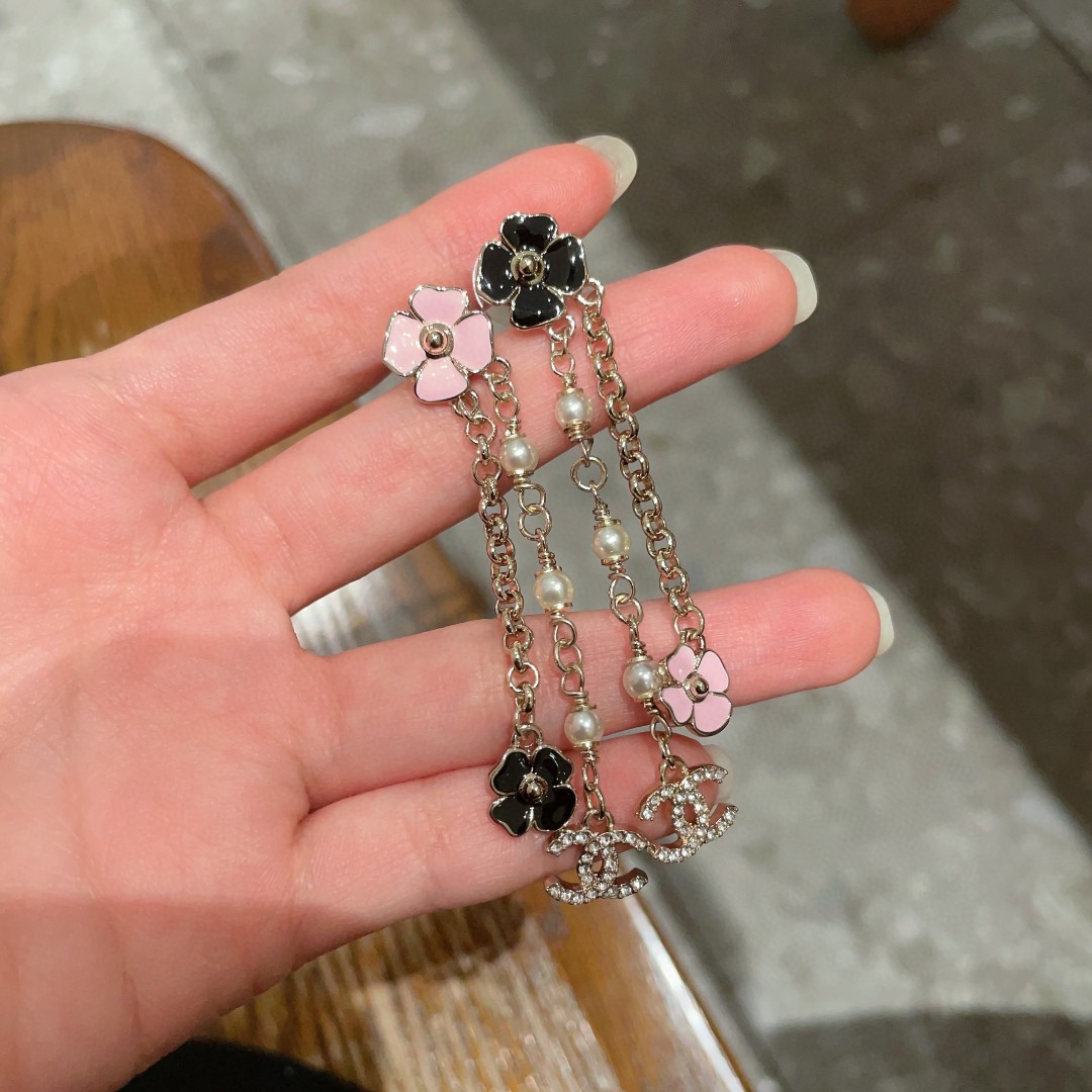  香奈儿✨山茶花🌸双C耳环