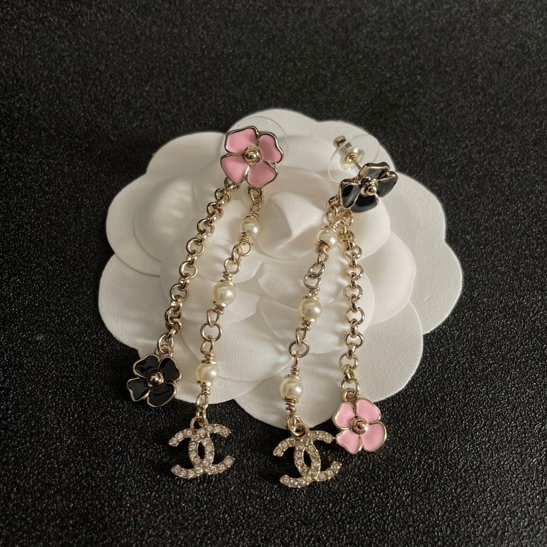 香奈儿✨山茶花🌸双C耳环
