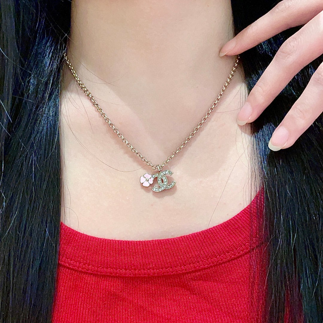  香奈儿✨山茶花🌸双C项链