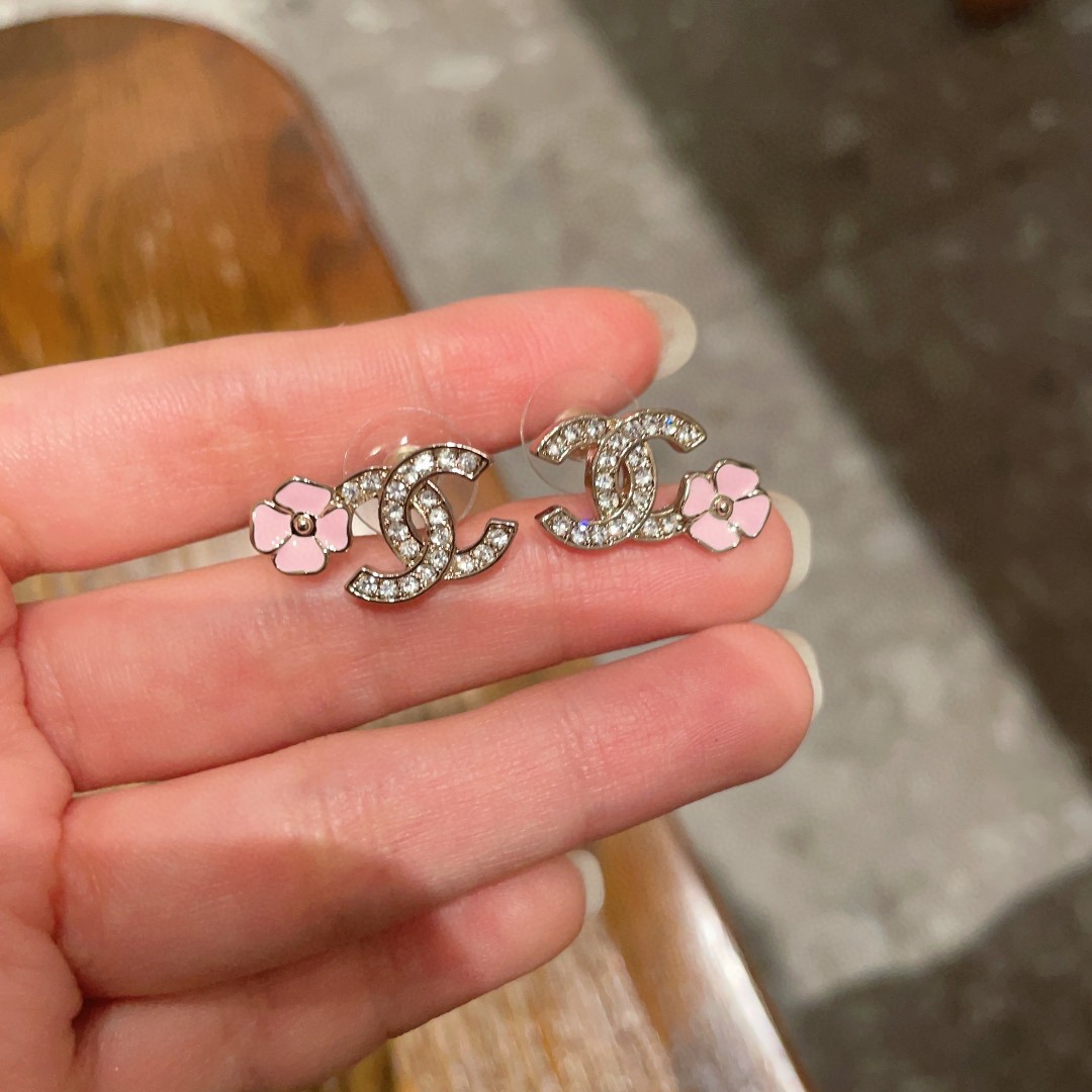  香奈儿✨山茶花🌸双C耳钉