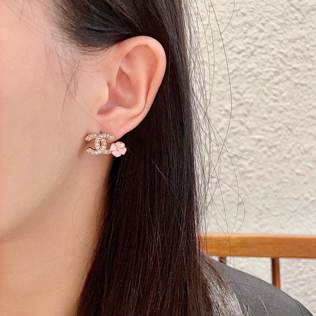  香奈儿✨山茶花🌸双C耳钉