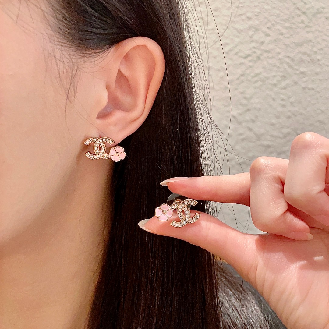  香奈儿✨山茶花🌸双C耳钉