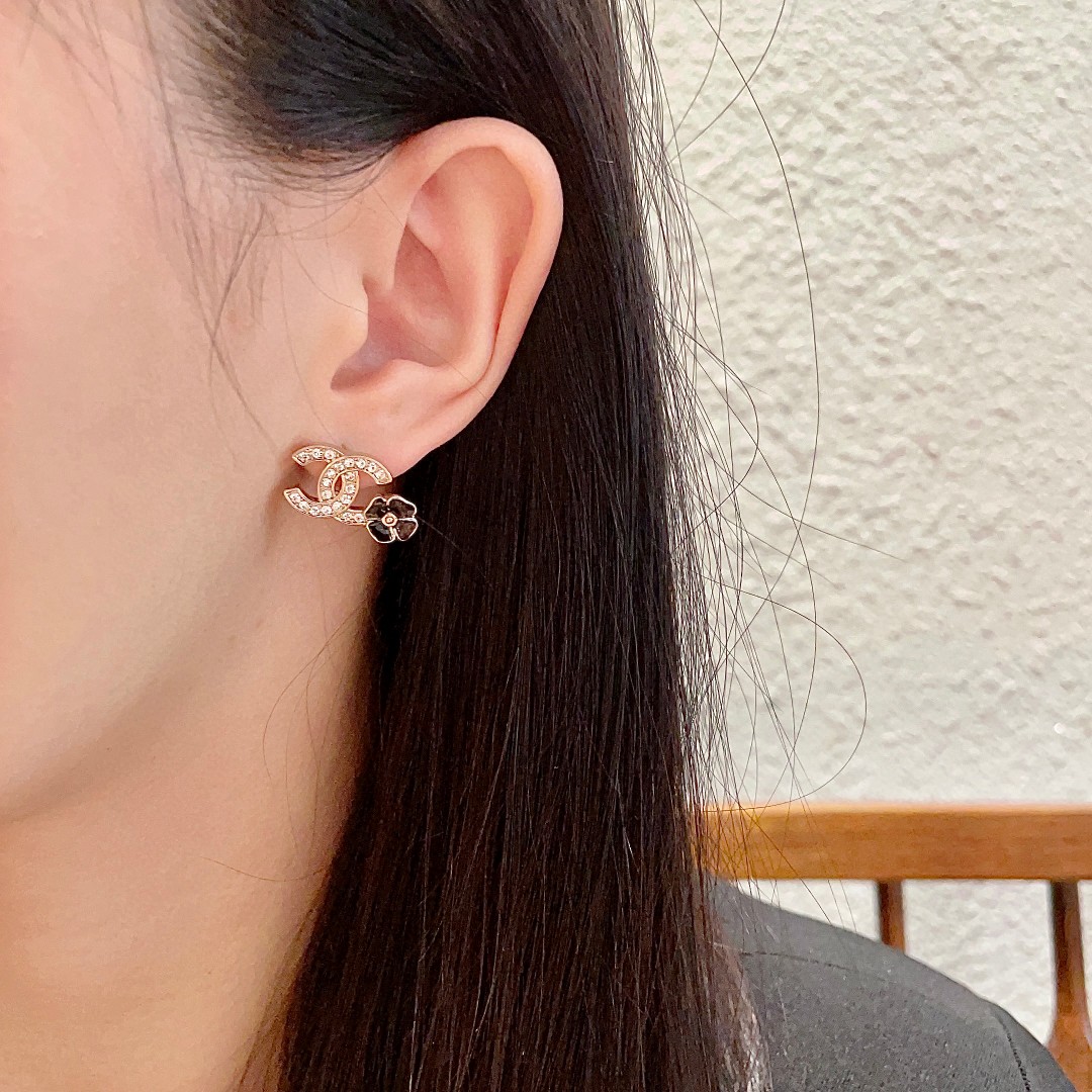  香奈儿✨山茶花🌸双C耳钉