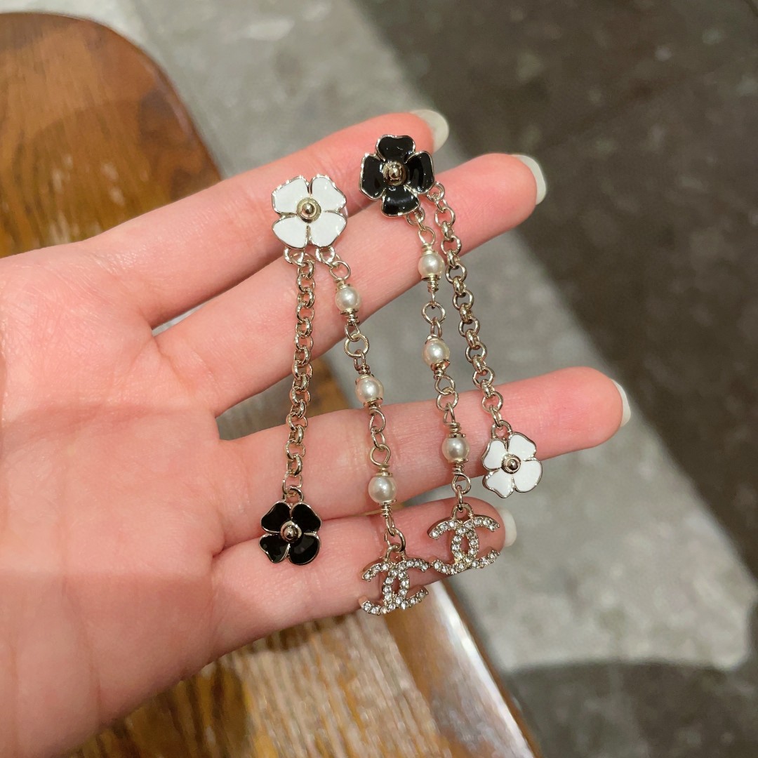  香奈儿✨山茶花🌸双C耳环