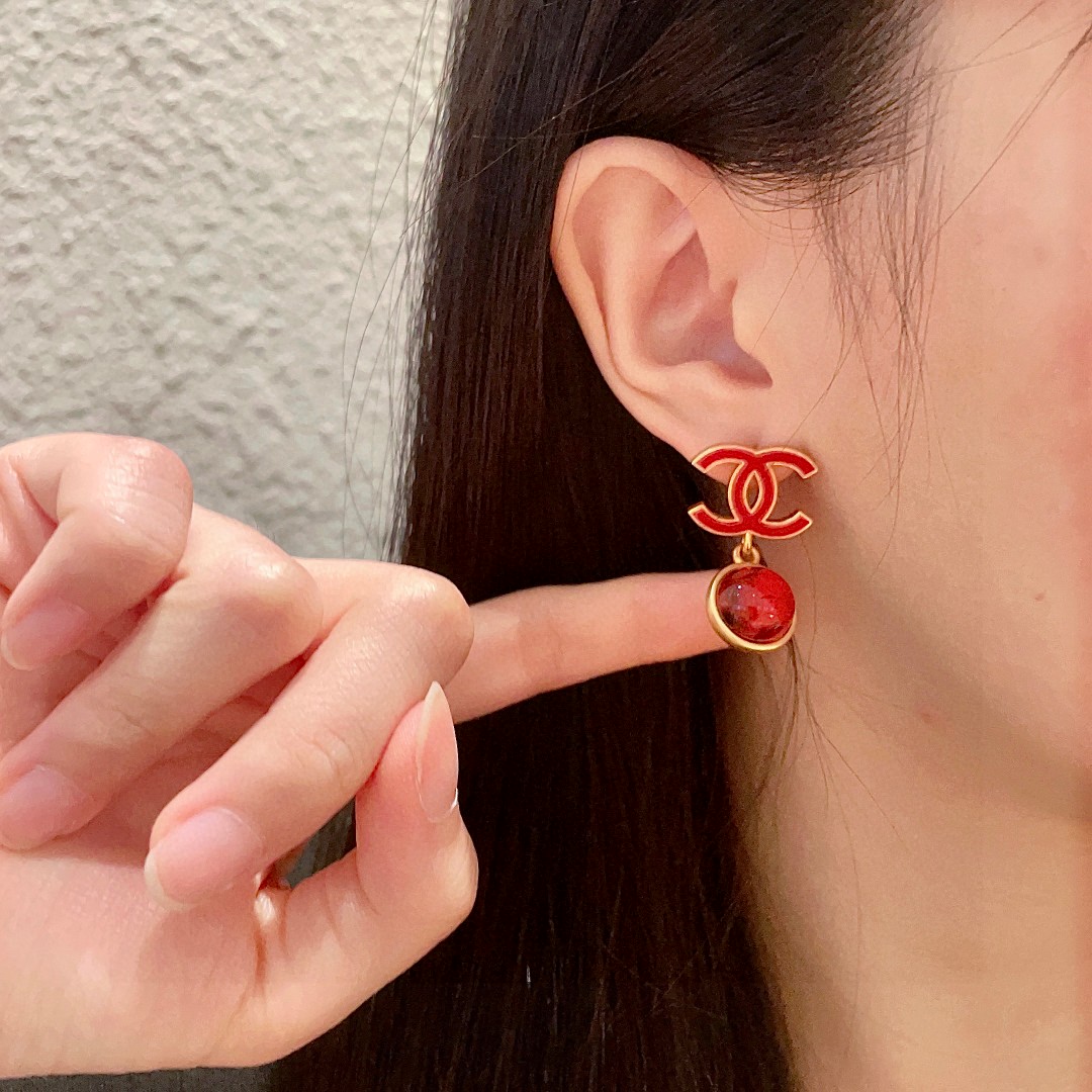  香奈儿滴油渐变双C耳环