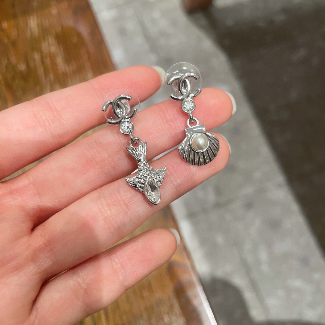   香奈儿✨经典双C耳环