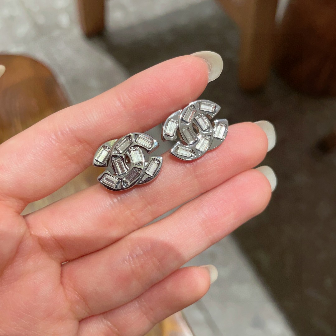  香奈儿✨经典双C耳钉