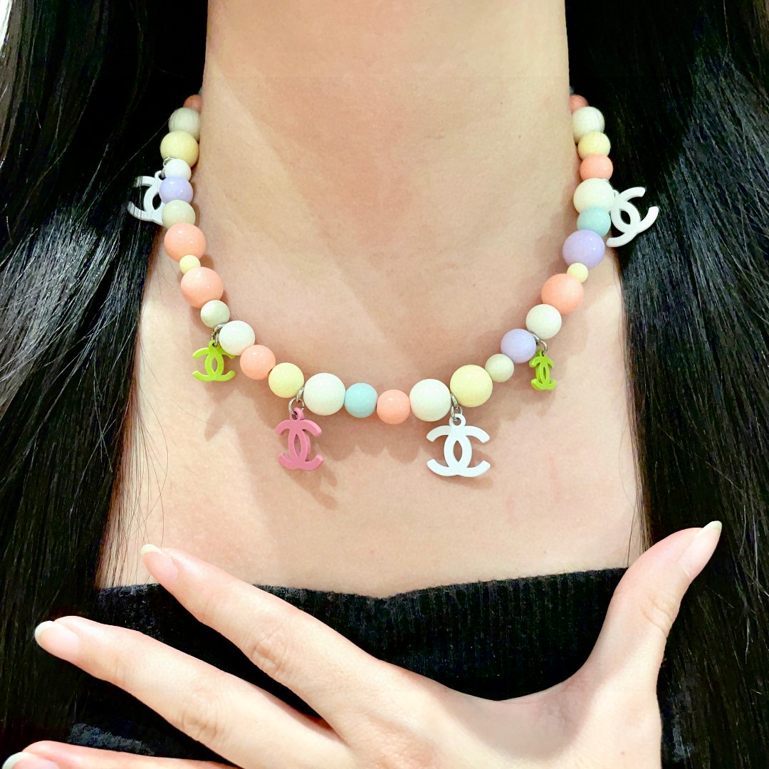  香奈儿✨彩色马卡龙色系多吊坠圆球双C项链