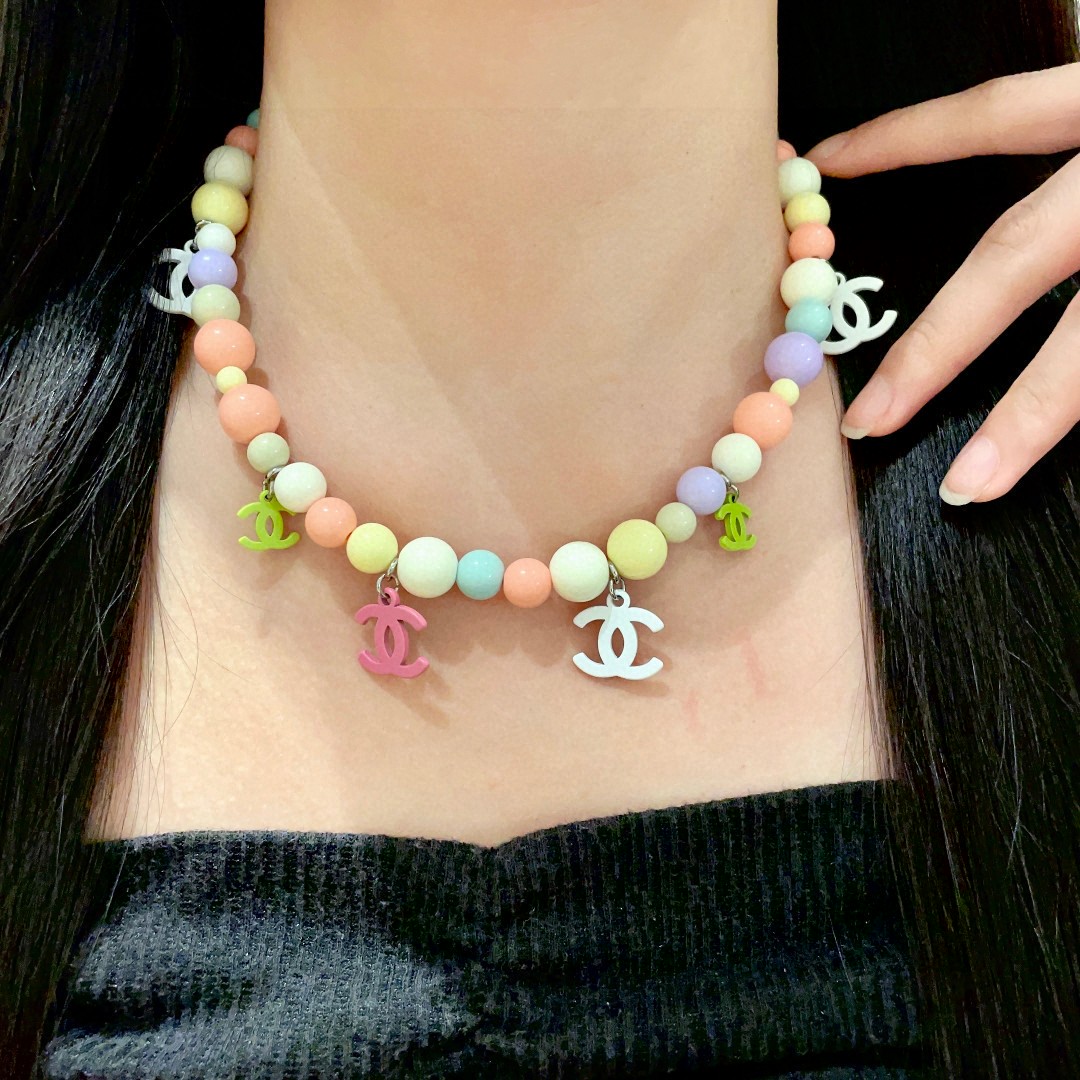  香奈儿✨彩色马卡龙色系多吊坠圆球双C项链