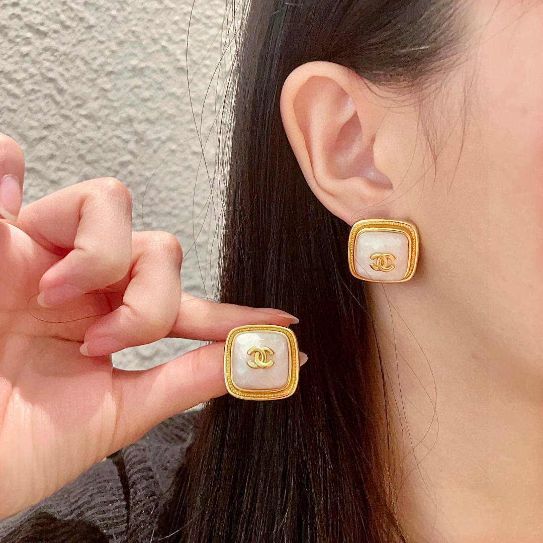  香奈儿✨经典双C耳钉