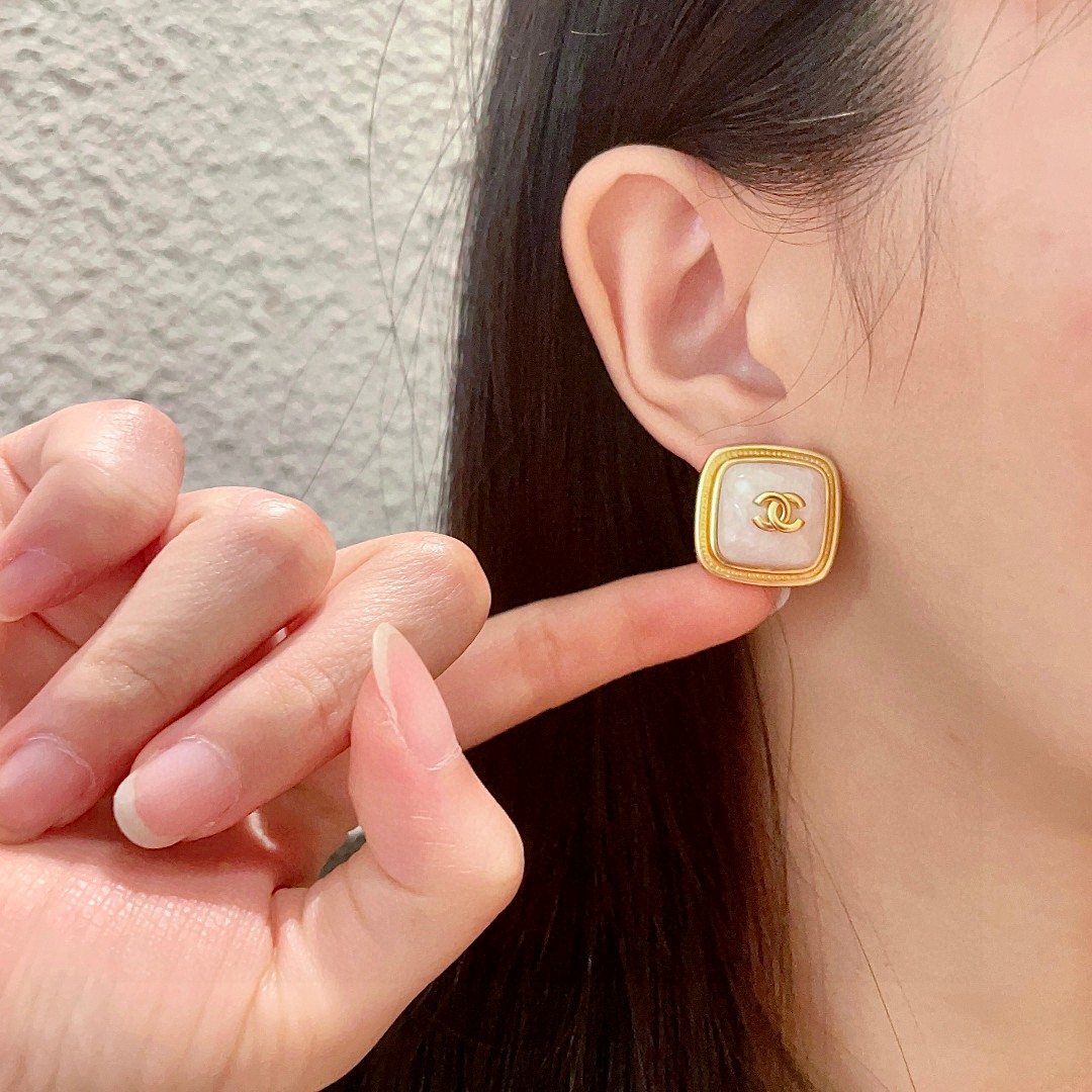 香奈儿✨经典双C耳钉