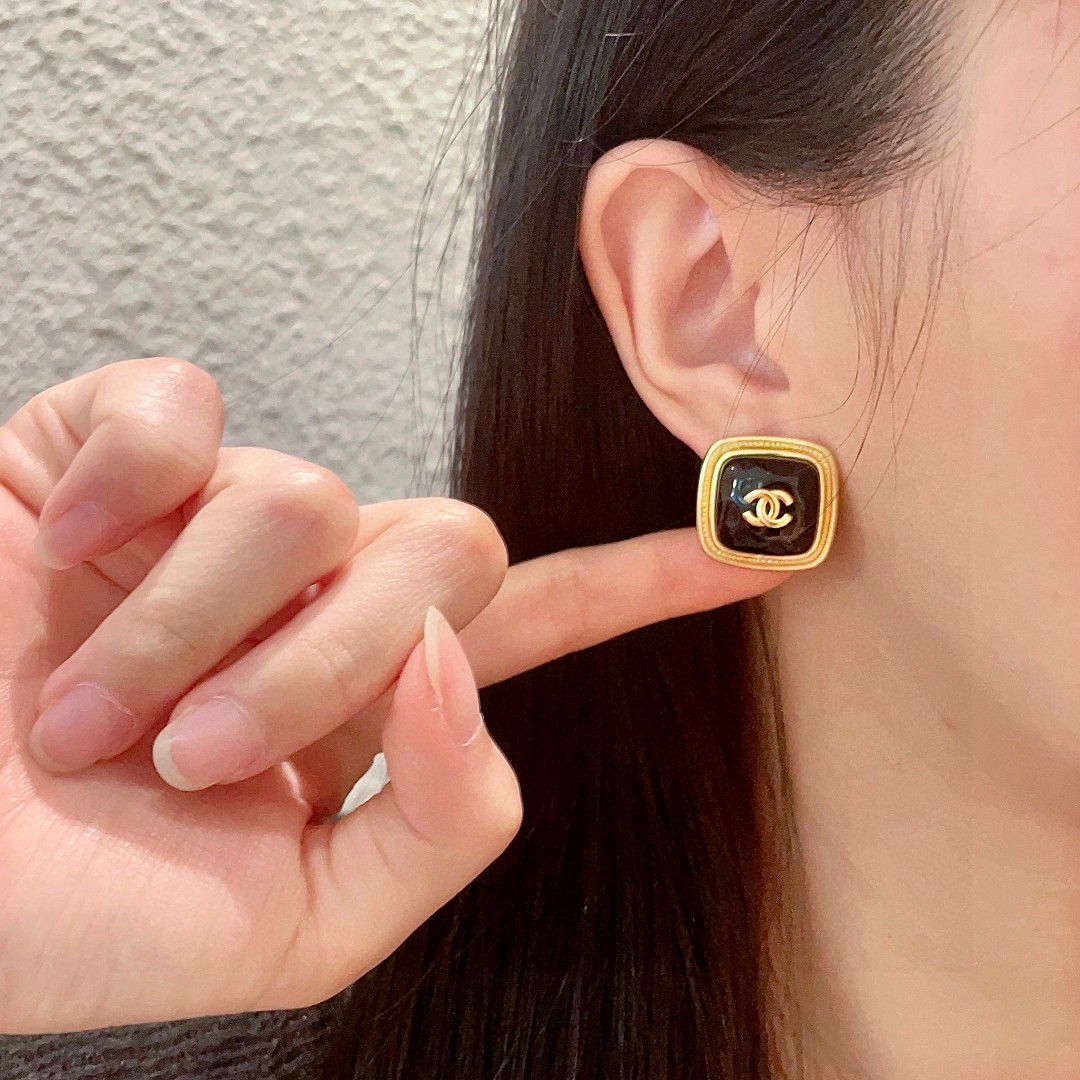  香奈儿✨经典双C耳钉