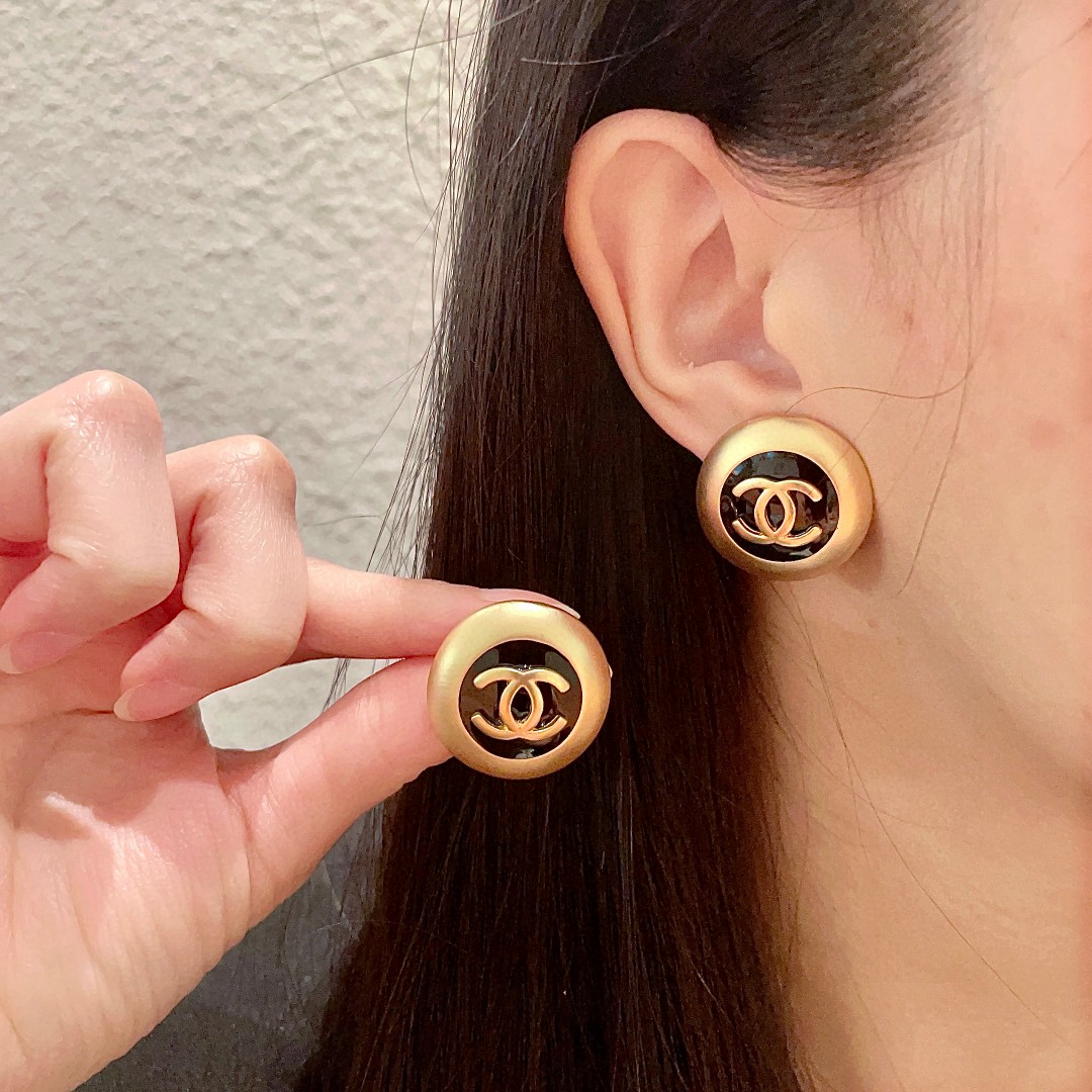   香奈儿✨双C耳钉
