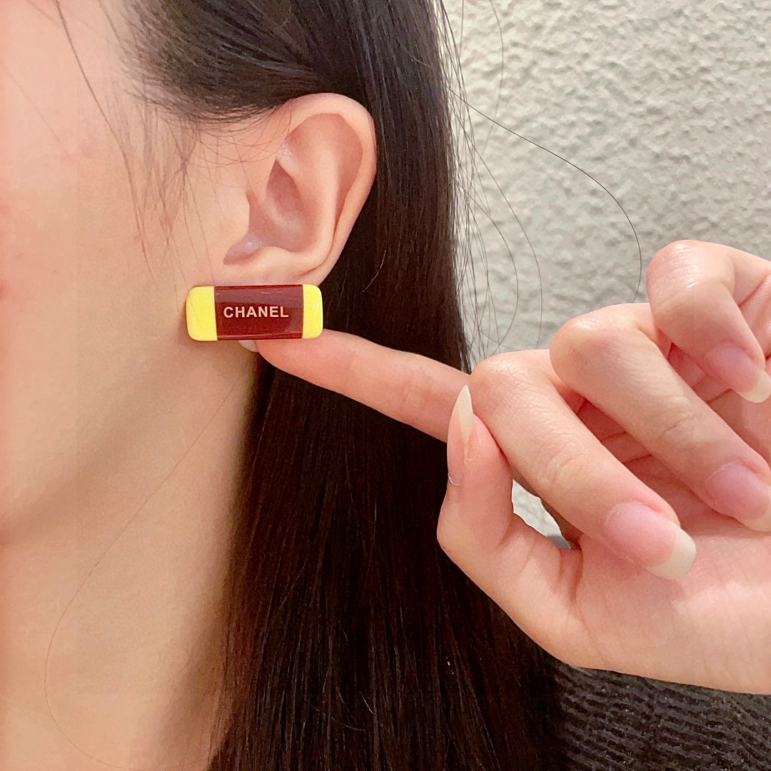  香奈儿✨经典字母耳钉