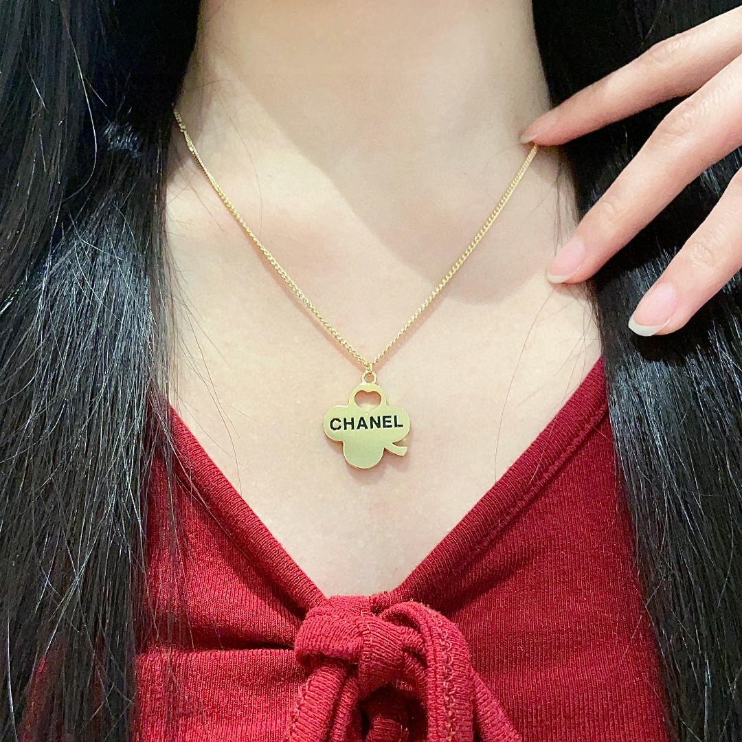  香奈儿✨山茶花🌸字母项链