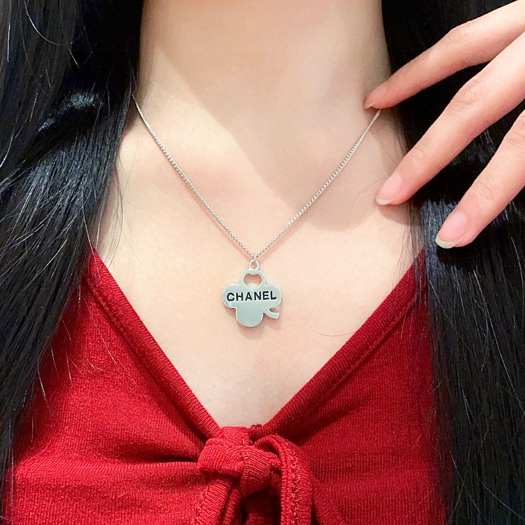  香奈儿✨山茶花🌸字母项链