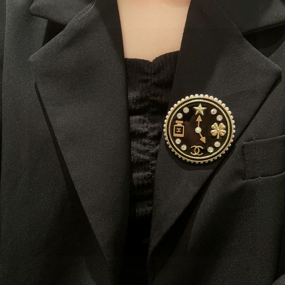  香奈儿✨香水瓶♒双C胸针