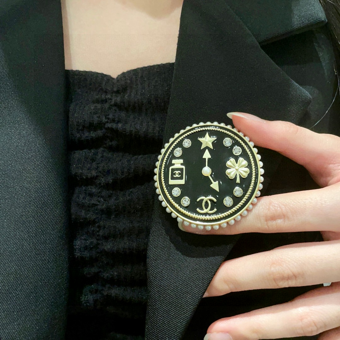  香奈儿✨香水瓶♒双C胸针