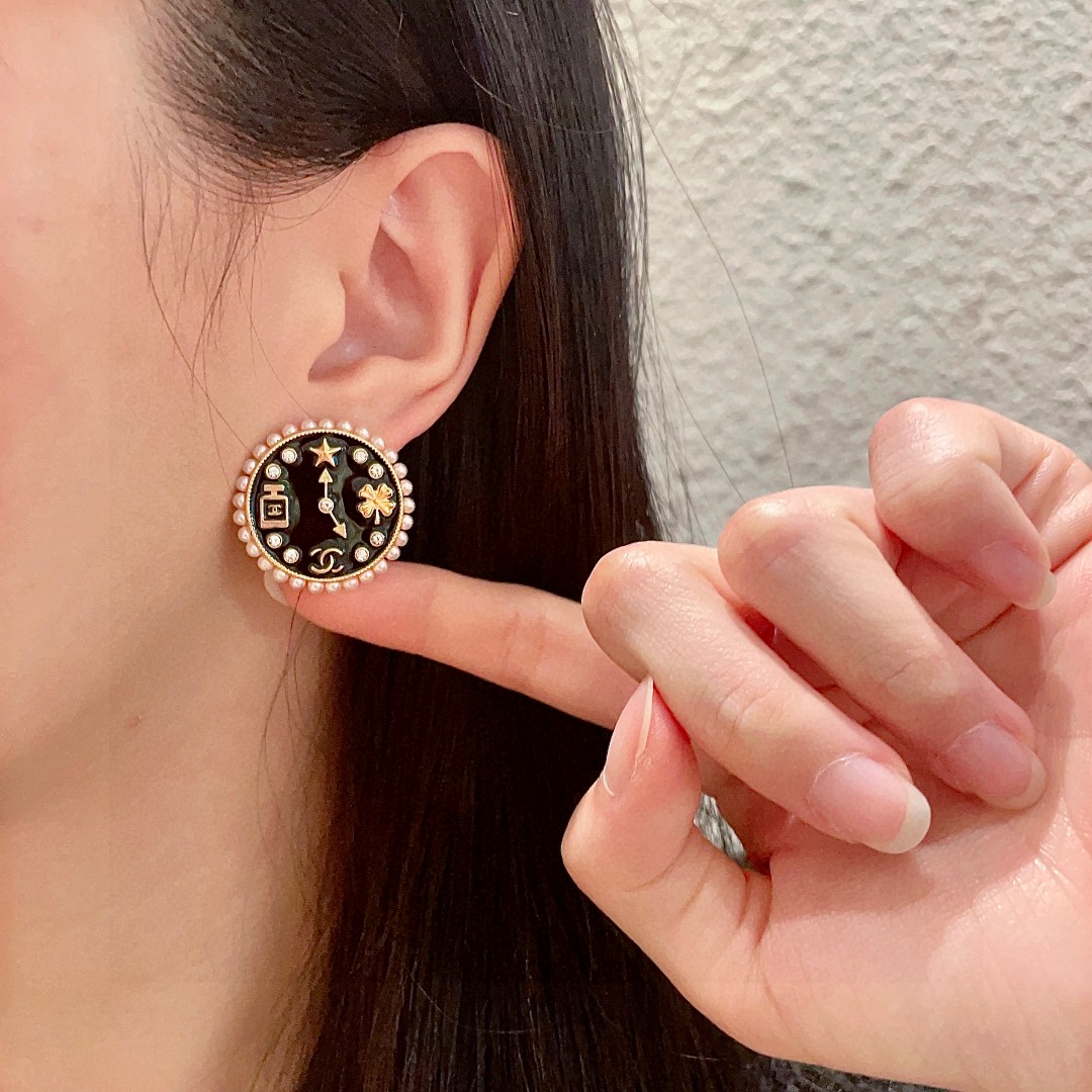  香奈儿✨香水瓶♒双C耳钉
