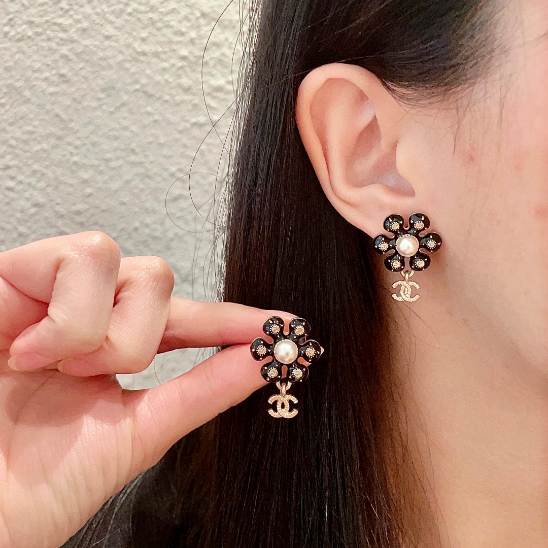  香奈儿✨山茶花🌸双C耳环