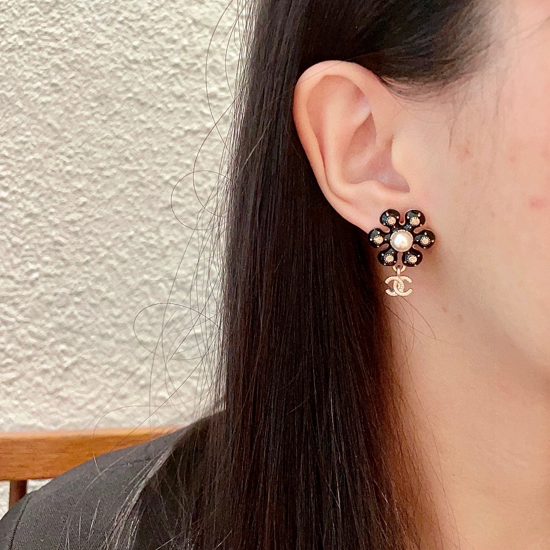  香奈儿✨山茶花🌸双C耳环