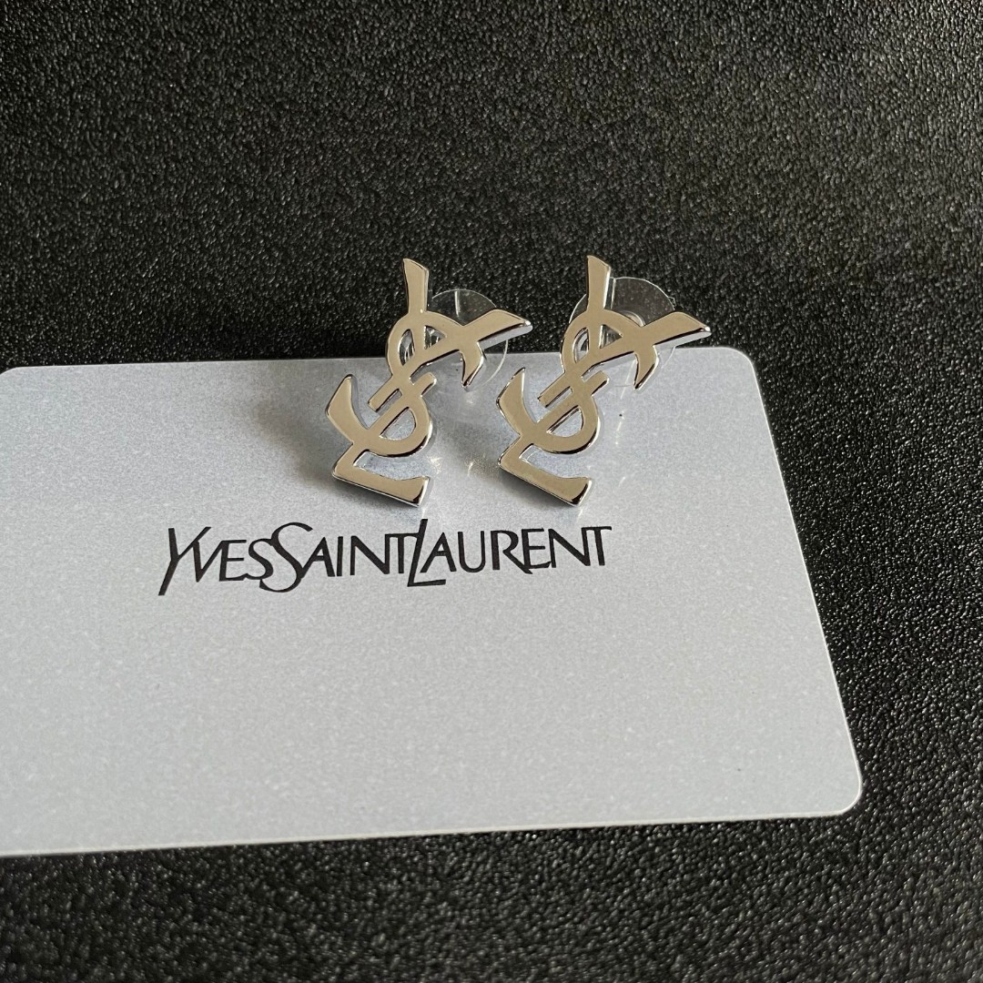  圣罗兰✨经典字母耳钉