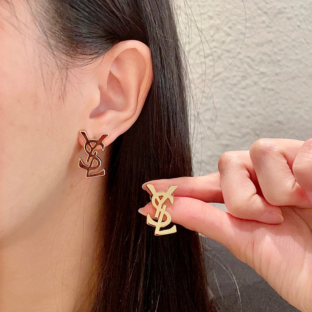  圣罗兰✨经典字母耳钉
