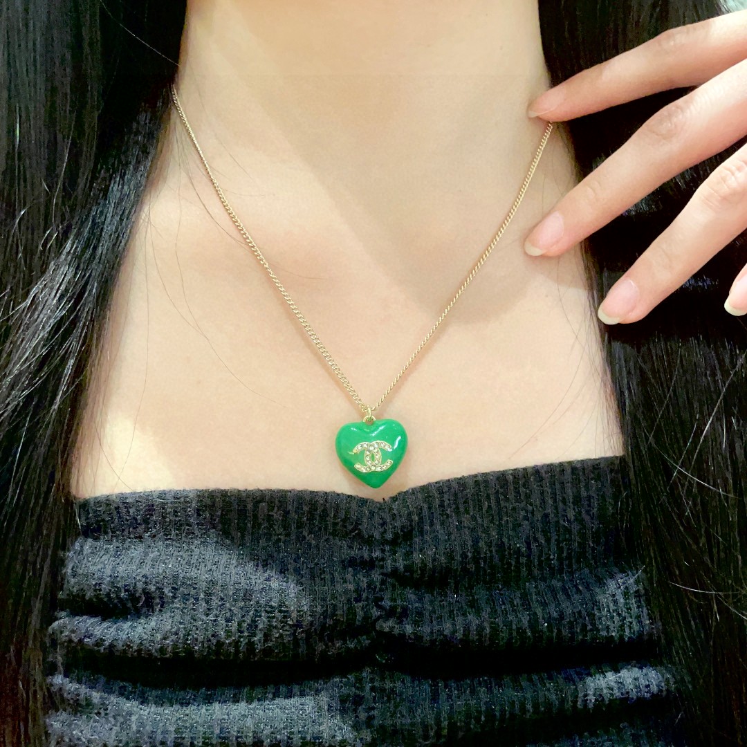  香奈儿✨爱心❤️双C镶钻项链