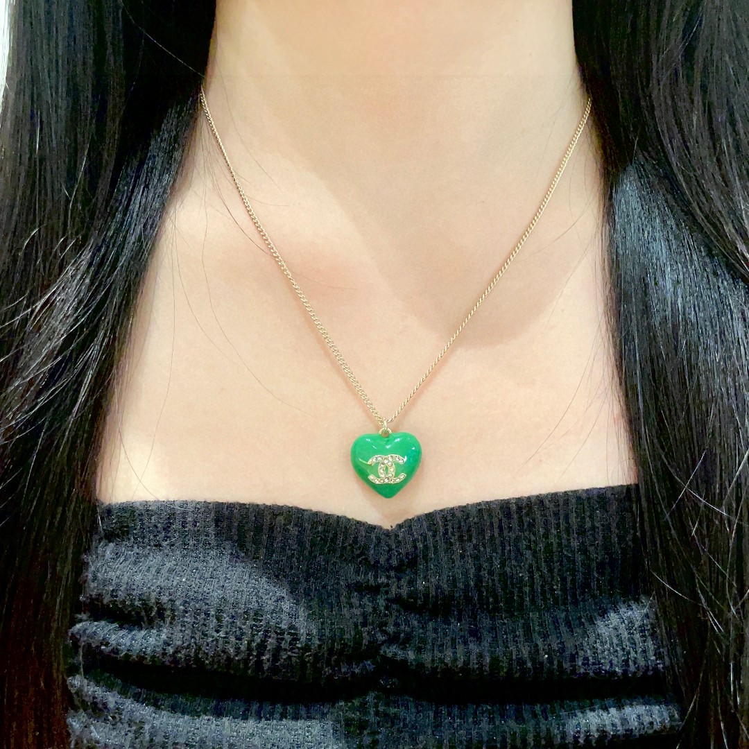  香奈儿✨爱心❤️双C镶钻项链