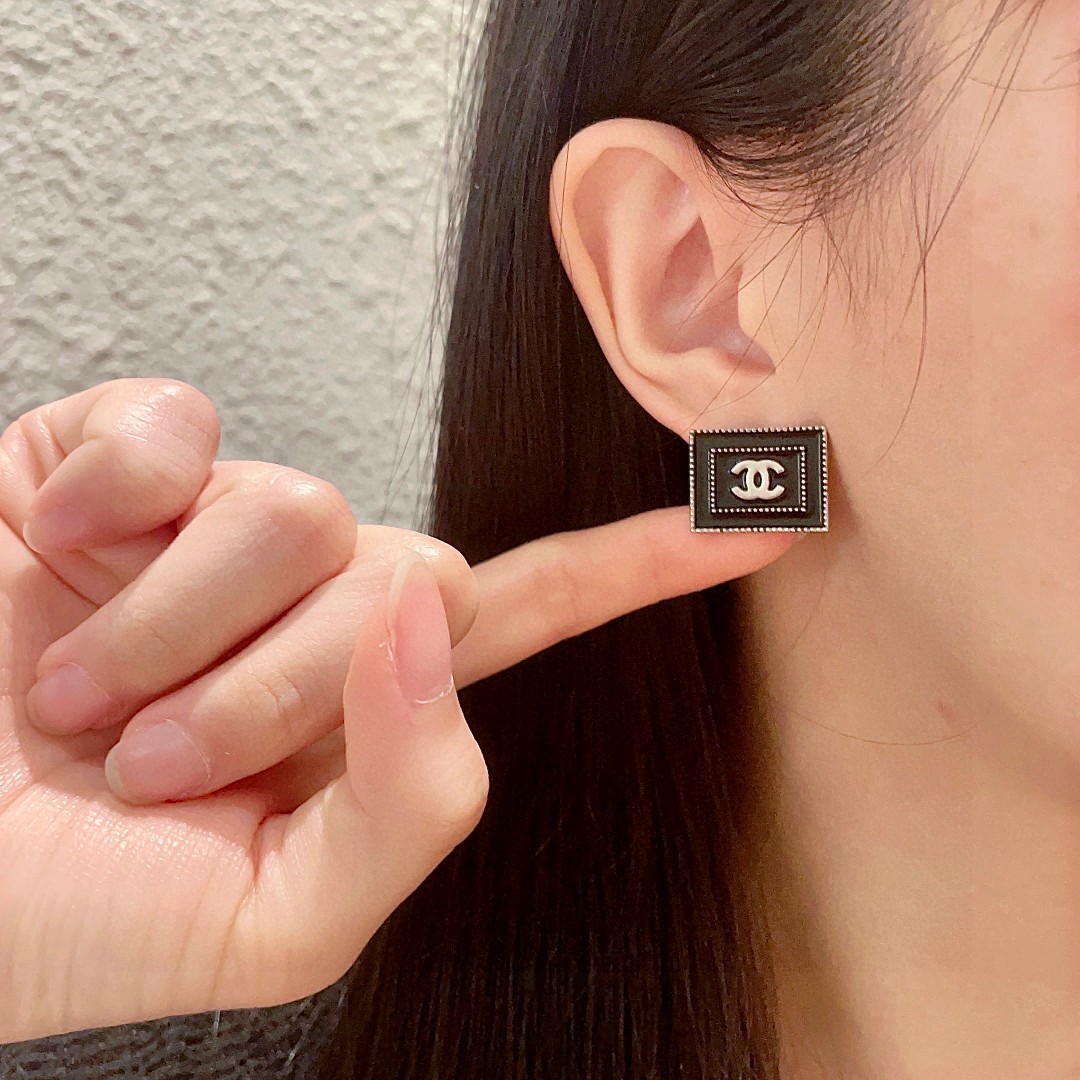  香奈儿✨经典双C耳钉