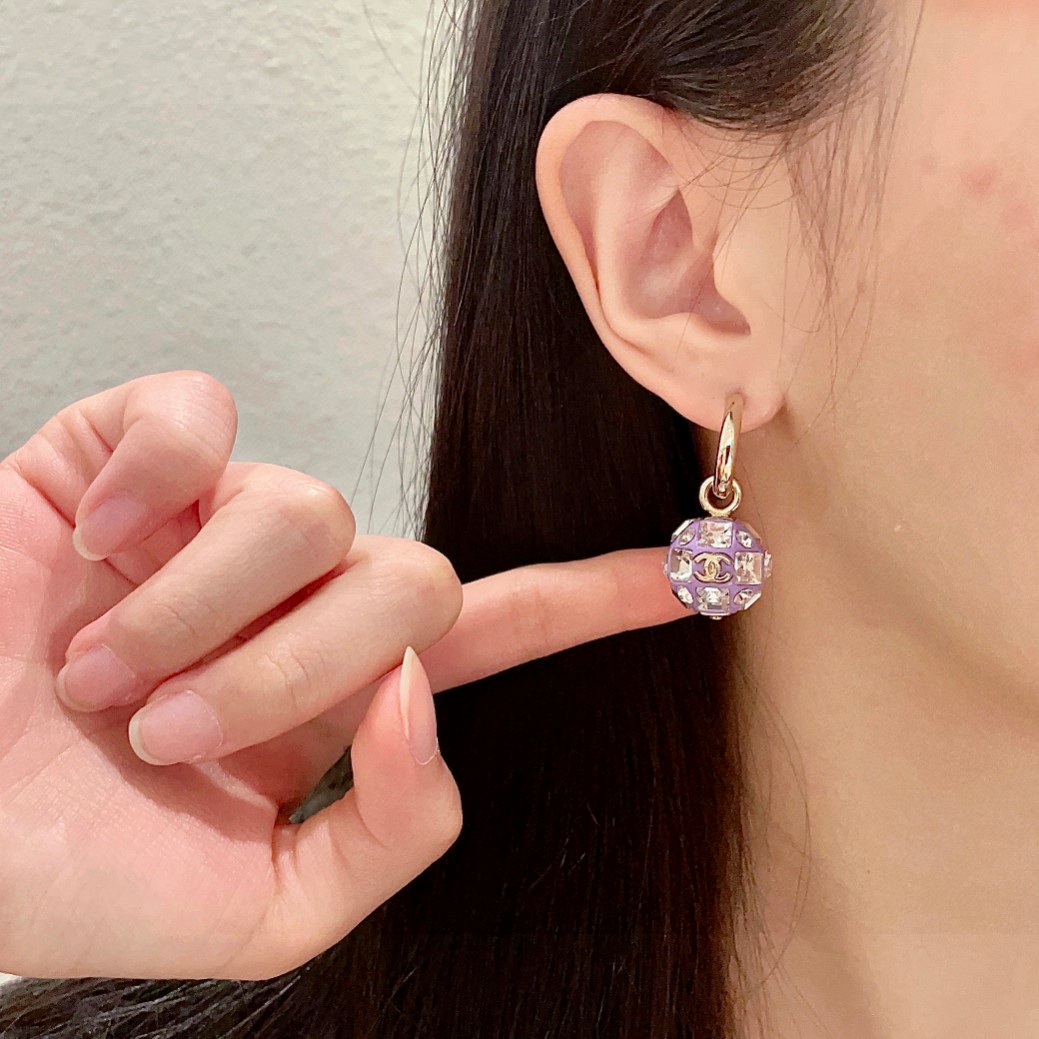  香奈儿✨圆球双C耳环