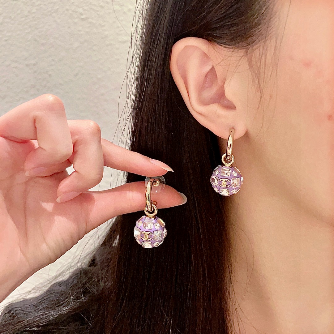  香奈儿✨圆球双C耳环