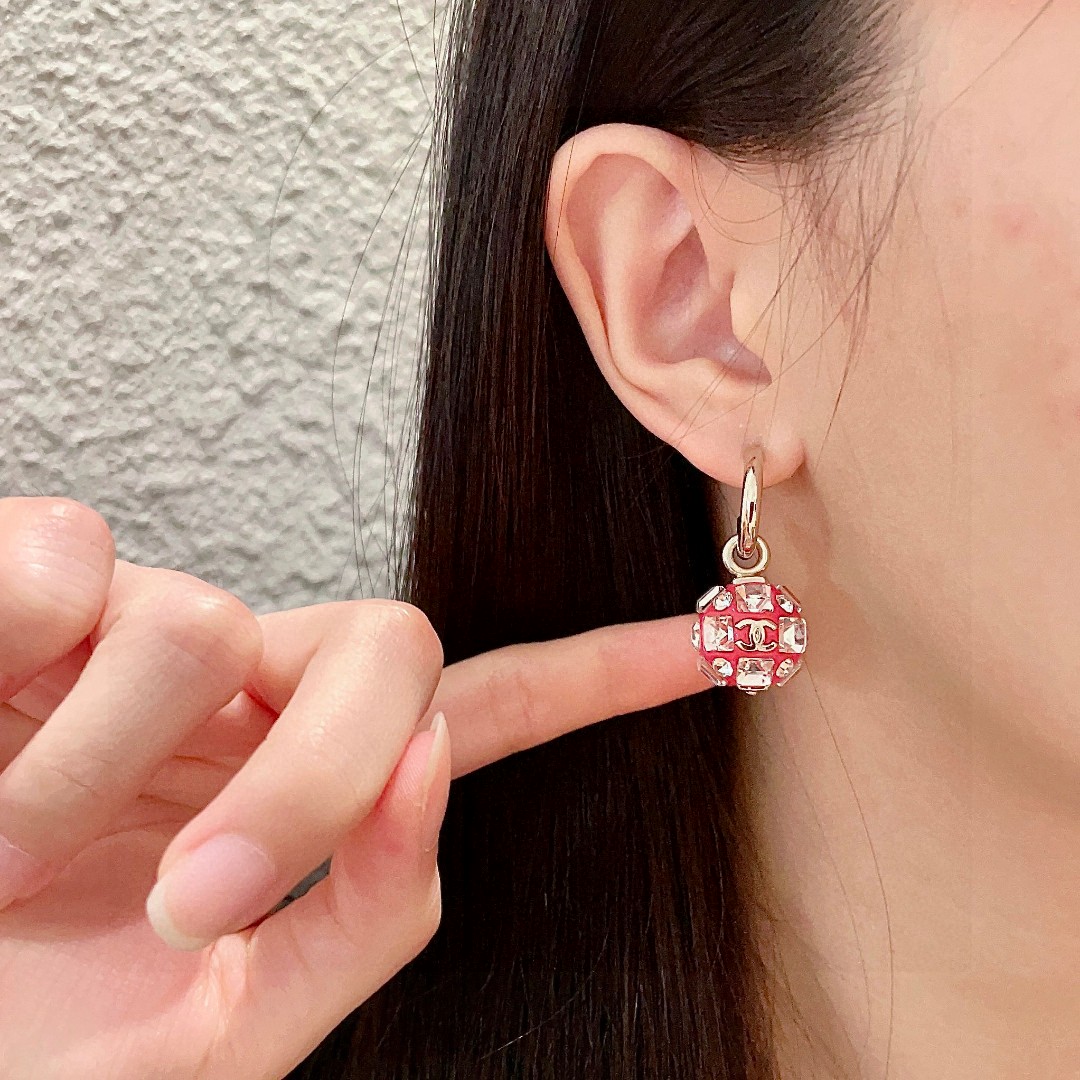  香奈儿✨圆球双C耳环