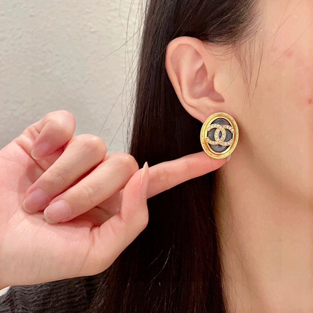  香奈儿✨双C镶钻耳钉