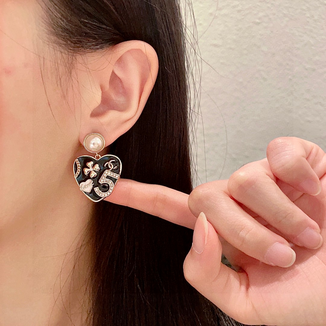  专柜同款 香奈儿✨不对称珍珠双C耳环