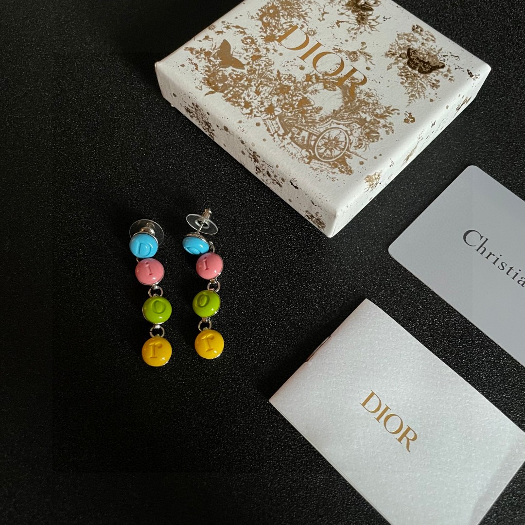  迪奥✨糖果色字母耳环