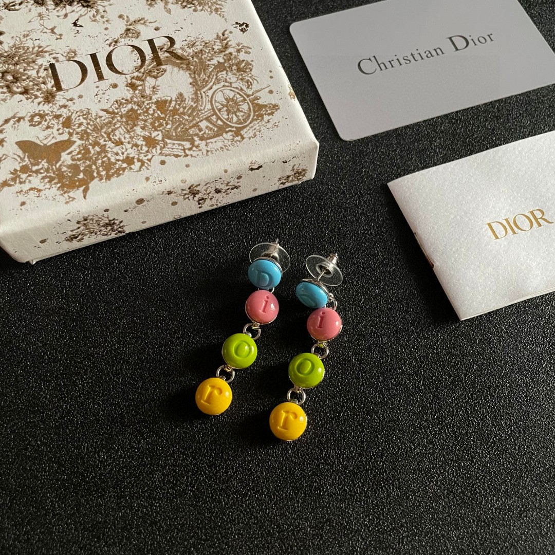  迪奥✨糖果色字母耳环