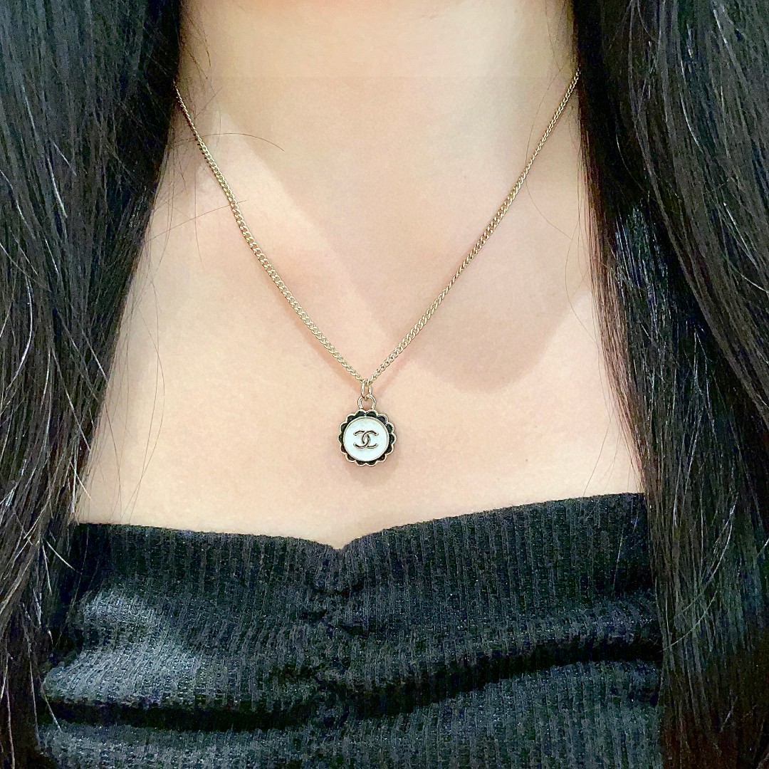  香奈儿✨圆形双C项链