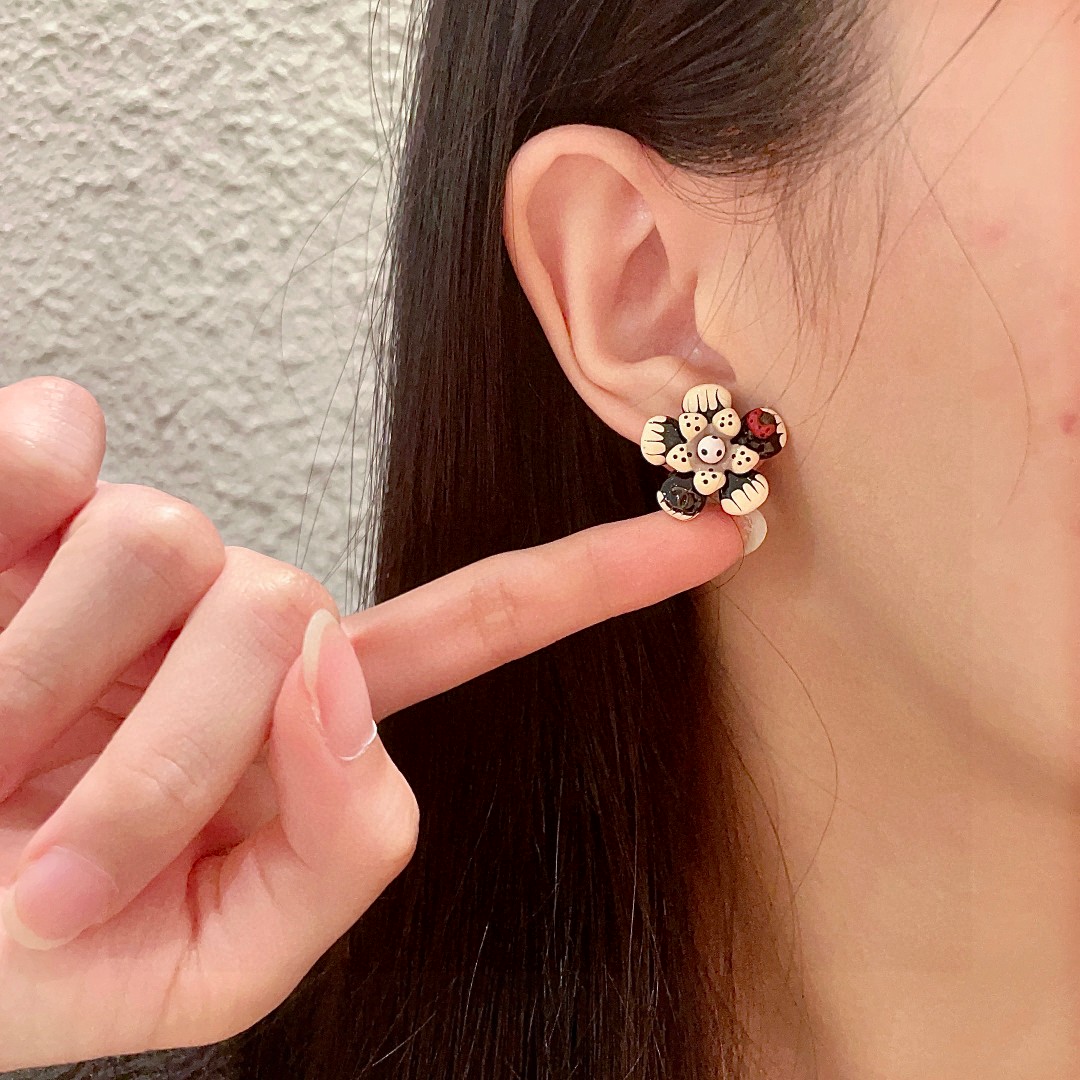  香奈儿✨双C瓢虫🐞耳钉