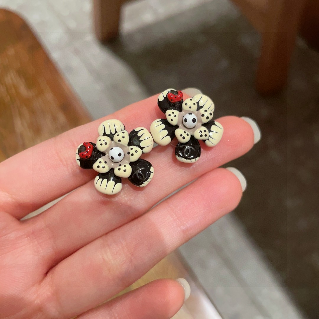  香奈儿✨双C瓢虫🐞耳钉