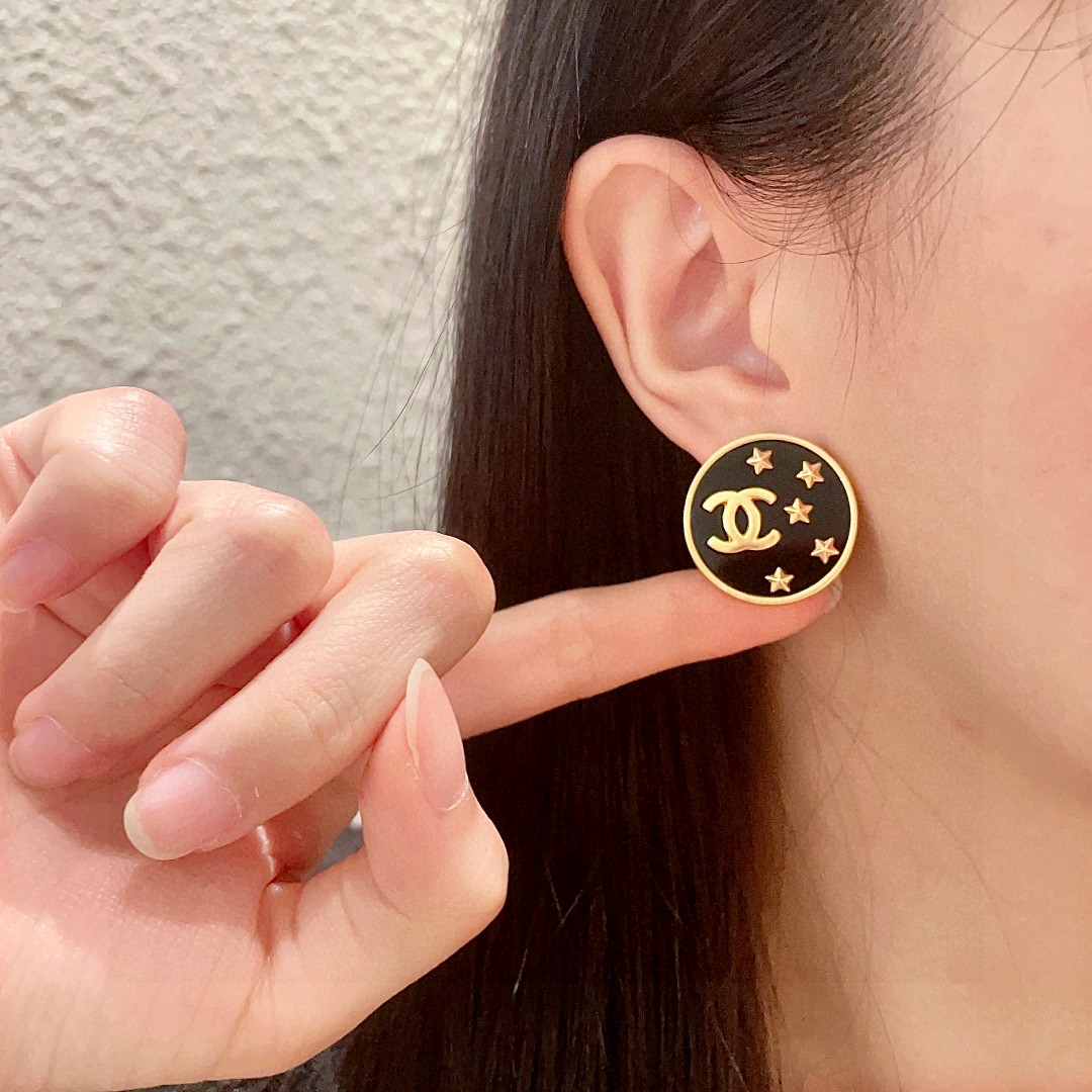  香奈儿✨星星圆形双C耳钉